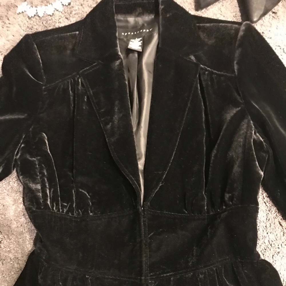 ✨Velvet Blazer✨ - Picture 2 of 7